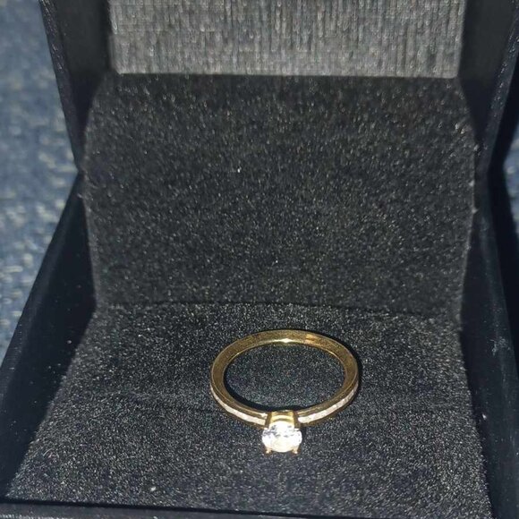 Jewelry 18k Real Gold Ring With Zirconia Stones Size 5 Poshmark